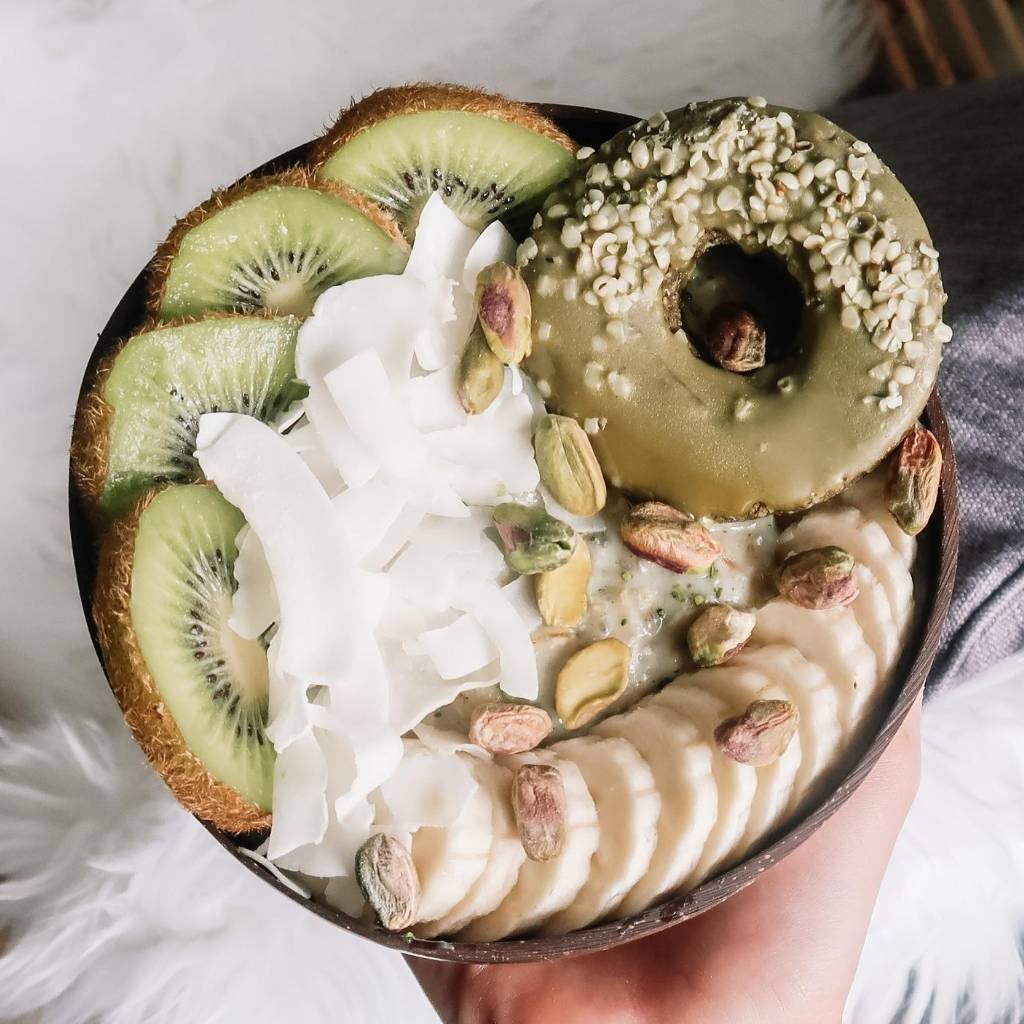 White Lacquer Coconut Bowls & Spoons Set